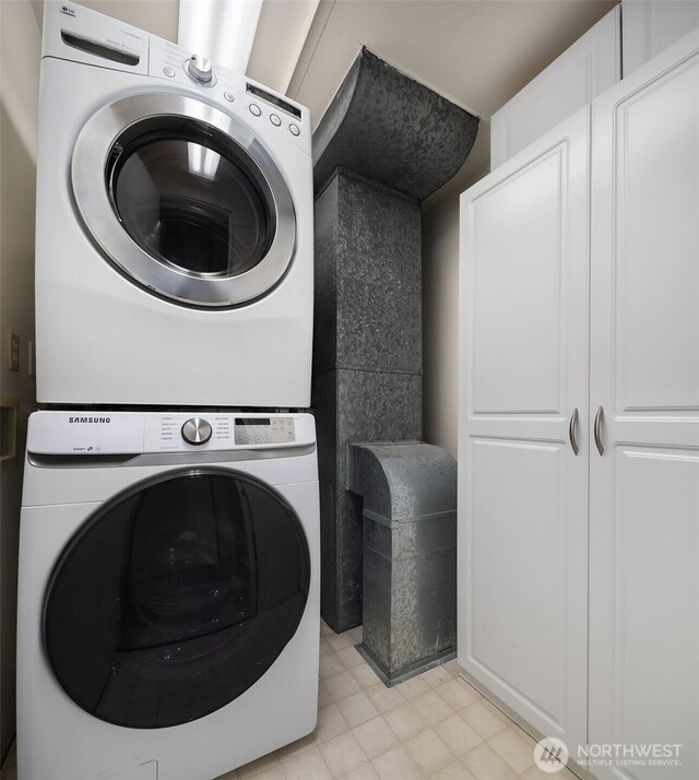 2815 31st Ave W, Seattle, WA 98199 - laundry room featuring stacked washer / drying machine and cabinet space