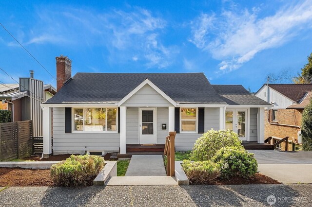 2815 31st Ave W, Seattle, WA 98199 - view of front facade featuring roof with shingles and a porch