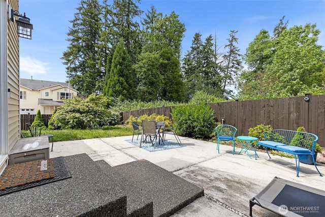 12524 SE 295th St, Auburn, WA 98092 - fenced backyard featuring a patio area and outdoor dining space