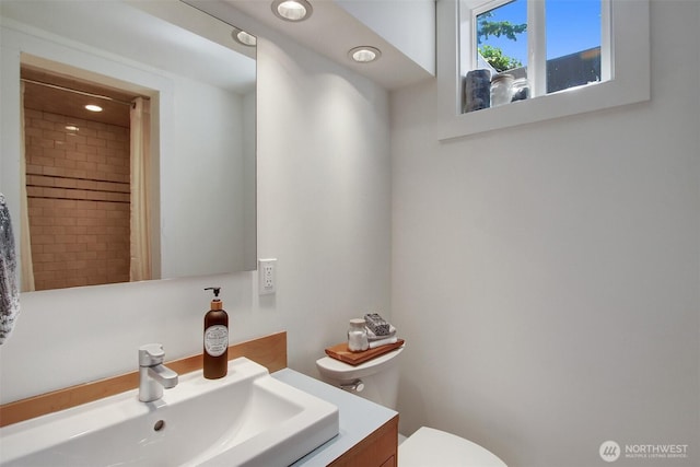 9030 6th Ave NW, Seattle, WA 98117 - full bath with toilet, vanity, and recessed lighting