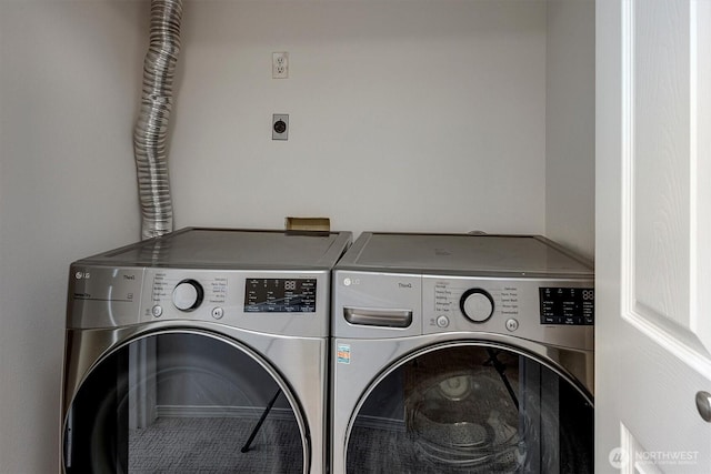 6128 202nd St SW Unit 101, Lynnwood, WA 98036 - laundry area with washer and clothes dryer