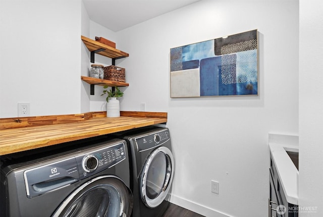 16100 SE 113th Pl, Renton, WA 98059 - washroom featuring washing machine and dryer, baseboards, and wood finished floors