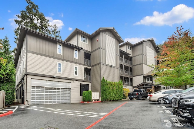18609 SE Newport Way Unit 408, Issaquah, WA 98027 - view of property with uncovered parking