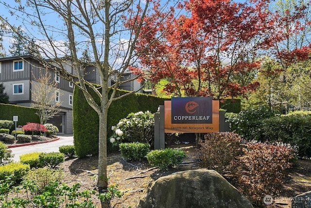 18609 SE Newport Way Unit 408, Issaquah, WA 98027 - surrounding community featuring driveway