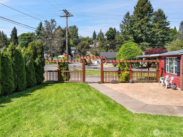 2526 19th St, Bremerton, WA 98312 - view of yard with a patio area
