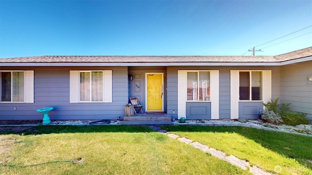 504 Ash St N, Omak, WA 98841 - ranch-style house with a front lawn