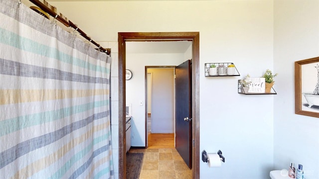 504 Ash St N, Omak, WA 98841 - full bathroom with a shower with curtain