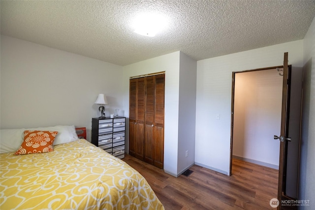 371 Pigeon Springs Rd, Onalaska, WA 98570 - bedroom featuring dark wood finished floors, a closet, a textured ceiling, and baseboards