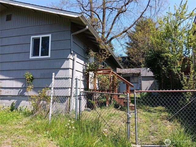 6002 S Mason Ave, Tacoma, WA 98409 - view of side of property