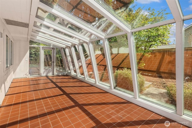 7633 NE 123rd St, Kirkland, WA 98034 - unfurnished sunroom featuring vaulted ceiling