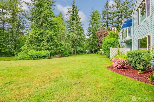 22002 SE 40th Ln Unit 1111, Issaquah, WA 98029 - view of grassy yard