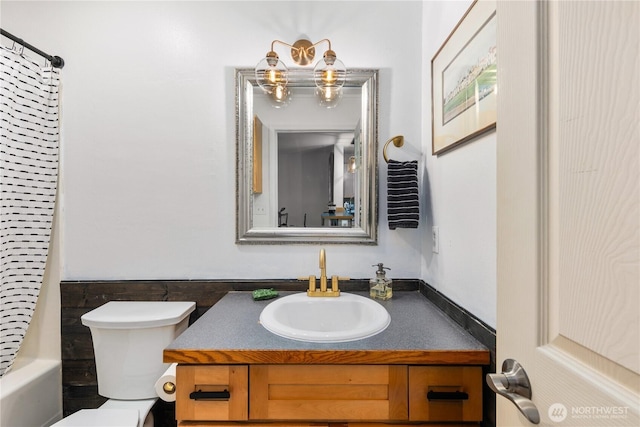 3376 New Hope Cir, Bremerton, WA 98312 - full bathroom featuring vanity, toilet, and shower / bath combo