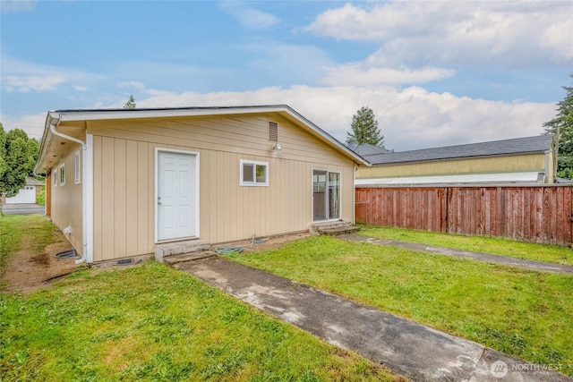 1428 N 2nd Ave, Kelso, WA 98626 - rear view of property featuring entry steps