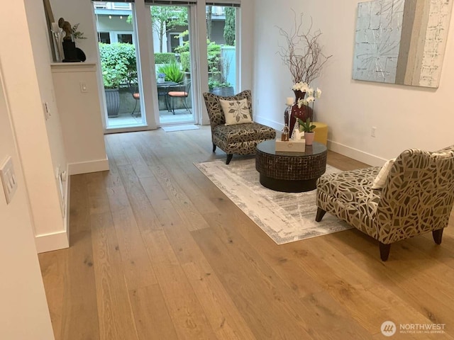 375 Kirkland Ave Unit 145, Kirkland, WA 98033 - living area with hardwood / wood-style floors and baseboards