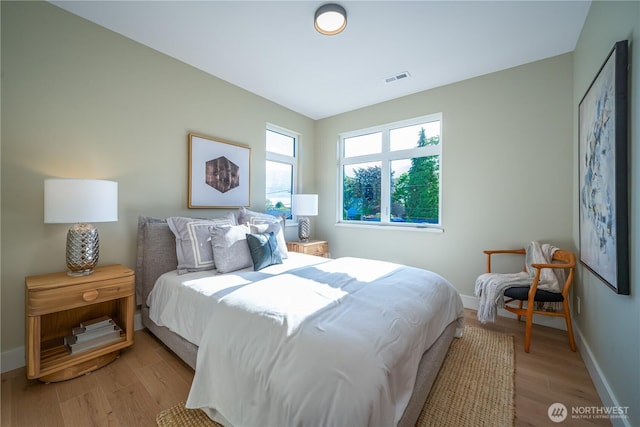 8004 39th Ave SW, Seattle, WA 98136 - bedroom featuring light wood-style flooring and baseboards