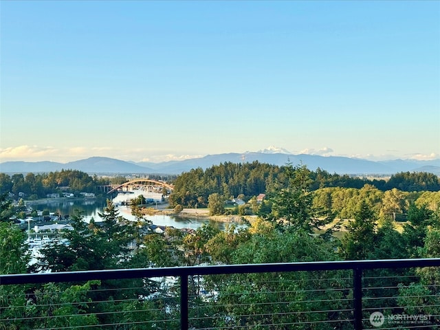 573 Klamath Dr, La Conner, WA 98257 - mountain view with a large body of water