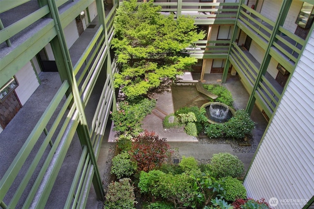 9512 1st Ave NE Unit 402, Seattle, WA 98115 - view of yard