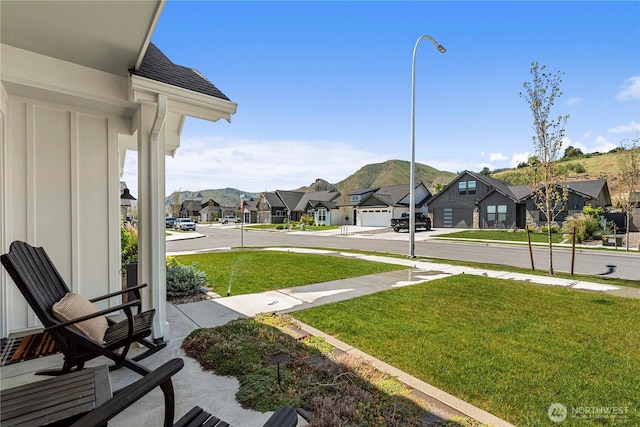 1007 Racine Springs Dr, Wenatchee, WA 98801 - view of grassy yard featuring a residential view and a porch