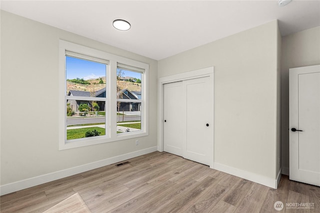 1007 Racine Springs Dr, Wenatchee, WA 98801 - unfurnished bedroom with light wood finished floors, baseboards, and a closet