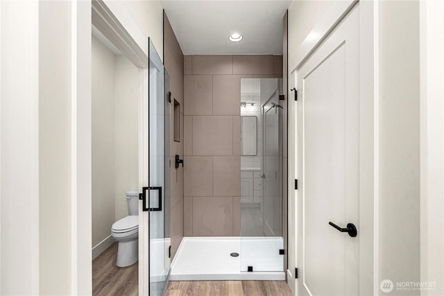 1007 Racine Springs Dr, Wenatchee, WA 98801 - bathroom featuring toilet, wood finished floors, a stall shower, recessed lighting, and baseboards