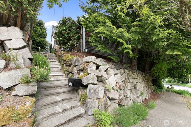 7141 47th Ave SW, Seattle, WA 98136 - exterior view of stairway
