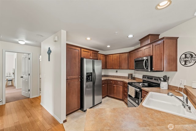 2143 Hammond Ave Unit E10, Dupont, WA 98327 - kitchen featuring stainless steel appliances, a sink, recessed lighting, light wood finished floors, and light countertops