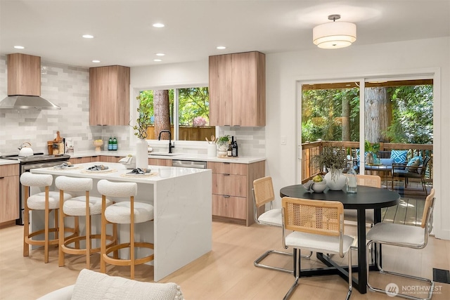 16302 NE 104th St, Redmond, WA 98052 - kitchen with wall chimney range hood, modern cabinets, light countertops, backsplash, and recessed lighting