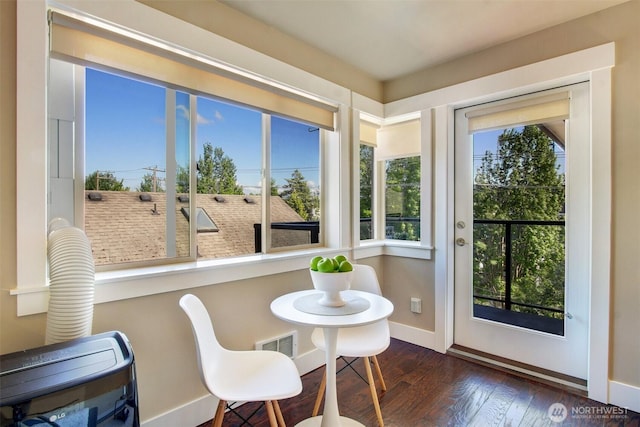 120 NW 39th St Unit 406, Seattle, WA 98107 - view of sunroom