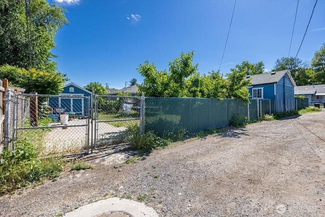 412 Maple Ct, Toppenish, WA 98948 - view of yard with a gate