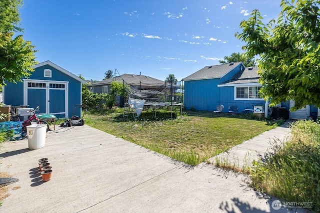 412 Maple Ct, Toppenish, WA 98948 - view of green lawn featuring a trampoline and a patio