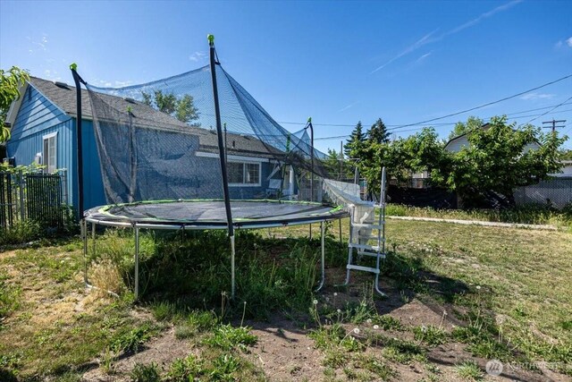 412 Maple Ct, Toppenish, WA 98948 - view of yard featuring a trampoline