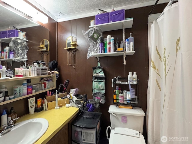 81 Robbins Rd, Sequim, WA 98382 - full bath featuring toilet, vanity, a textured ceiling, and curtained shower