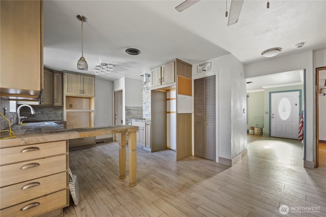1203 S 8th Ave, Yakima, WA 98902 - kitchen with a ceiling fan, tasteful backsplash, light wood finished floors, and hanging light fixtures