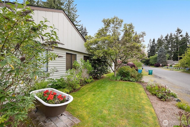 15557 Ashworth Ave N, Shoreline, WA 98133 - view of green lawn