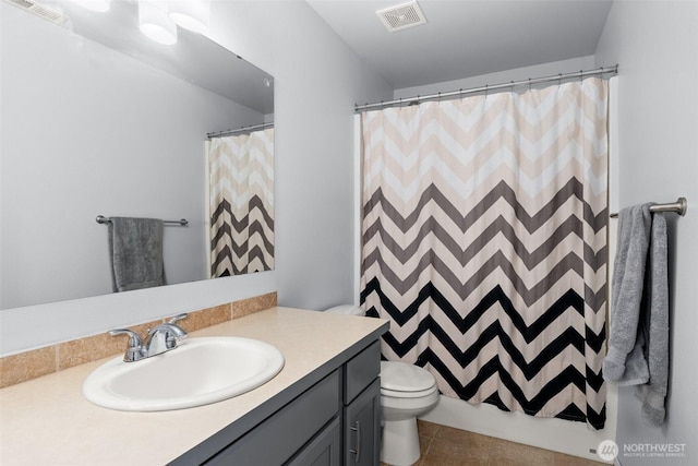 167 Goldmyer Dr, Chehalis, WA 98532 - bathroom featuring vanity, toilet, a shower with curtain, and tile patterned flooring