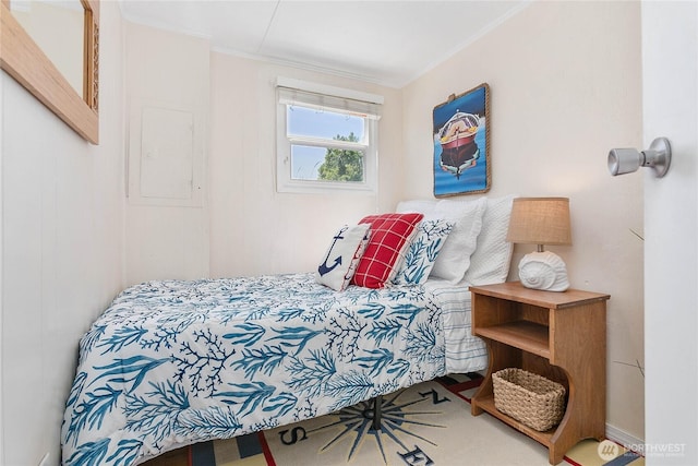 7535 Sunset Dr, Blaine, WA 98230 - bedroom featuring crown molding