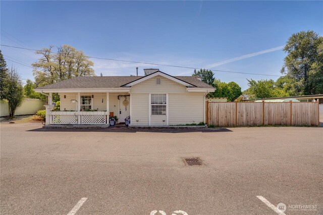641 3rd Ave S, Kent, WA 98032 - view of front of house featuring covered porch and roof with shingles