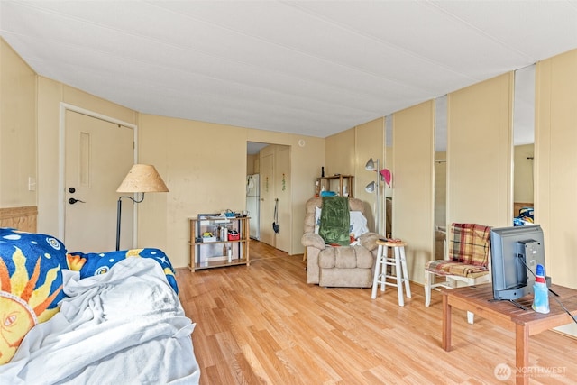 260 Ho Hum Ln, Aberdeen, WA 98520 - living area featuring wood finished floors