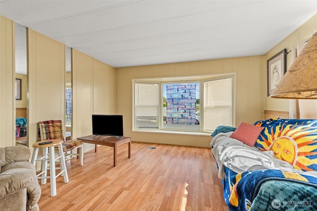 260 Ho Hum Ln, Aberdeen, WA 98520 - living room featuring wood finished floors