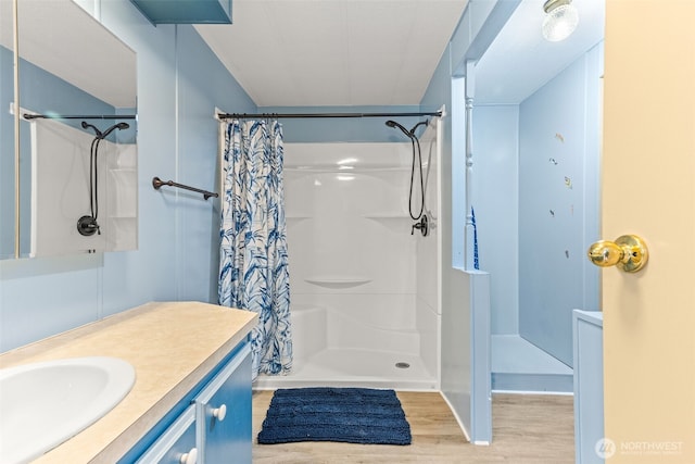 260 Ho Hum Ln, Aberdeen, WA 98520 - full bath featuring wood finished floors, vanity, and curtained shower