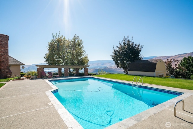 4180 April Dr, Wenatchee, WA 98801 - swimming pool featuring a mountain view and a lawn