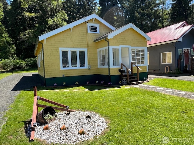 330 Endresen Rd, Hoquiam, WA 98550 - view of front of house with entry steps, a front lawn, and gravel driveway