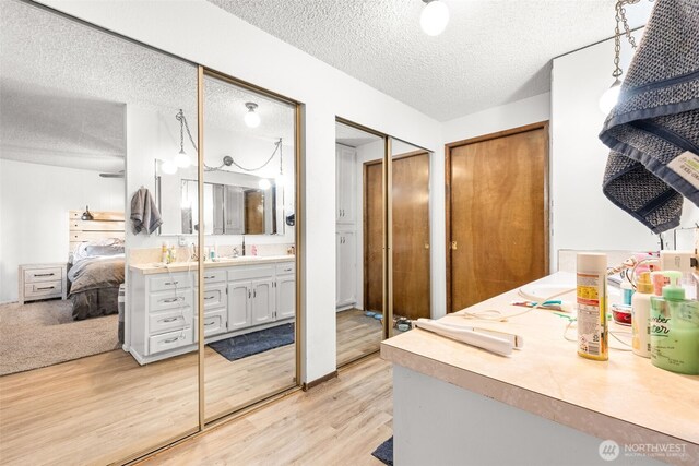 1209 Dundee Dr, Cosmopolis, WA 98537 - full bathroom featuring a textured ceiling, vanity, wood finished floors, and ensuite bath