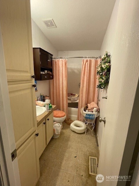 11410 127th St E Unit 185, Puyallup, WA 98374 - full bath featuring shower / tub combo, vanity, toilet, and tile patterned flooring