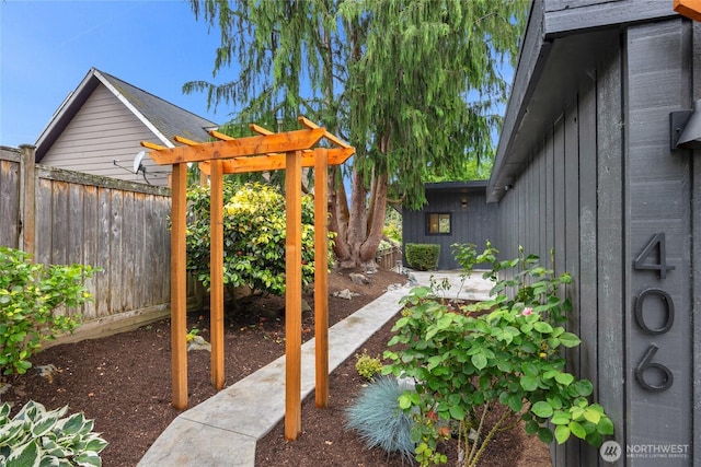 406 Center Pl, Everett, WA 98203 - view of yard