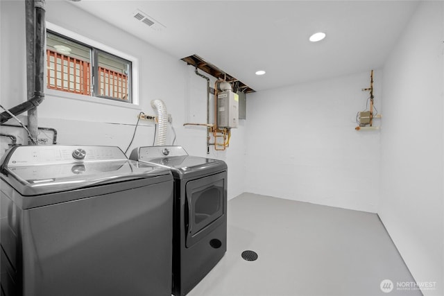 406 Center Pl, Everett, WA 98203 - laundry area featuring washer and dryer and tankless water heater