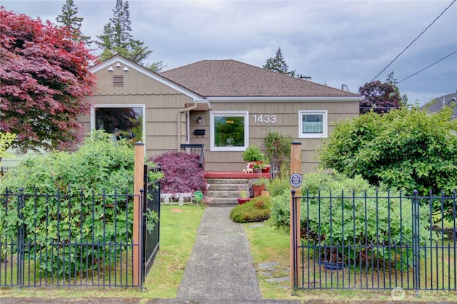 1433 S 12th St, Mount Vernon, WA 98274 - bungalow-style house with a shingled roof