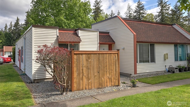 14600 SE 176th St Unit V1, Renton, WA 98058 - view of front of house featuring roof with shingles and a front lawn