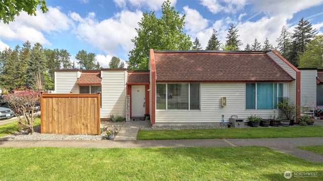 14600 SE 176th St Unit V1, Renton, WA 98058 - view of front of property featuring a front yard and a shingled roof