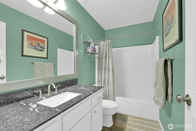 9505 S 214th Pl, Kent, WA 98031 - bathroom with toilet, vanity, and shower / tub combo with curtain